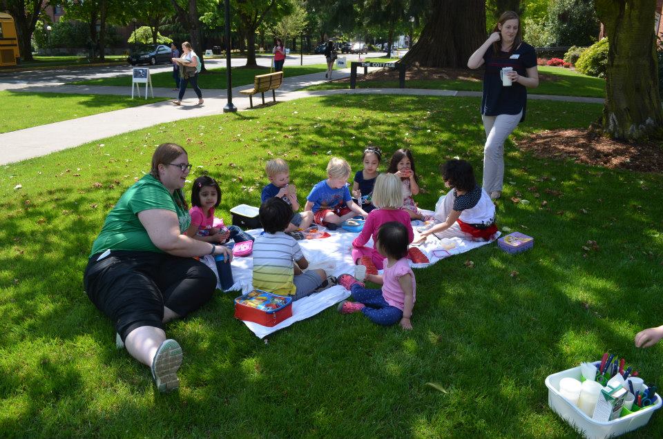 Children from the Butterfly and Cricket classrooms share a picnic!